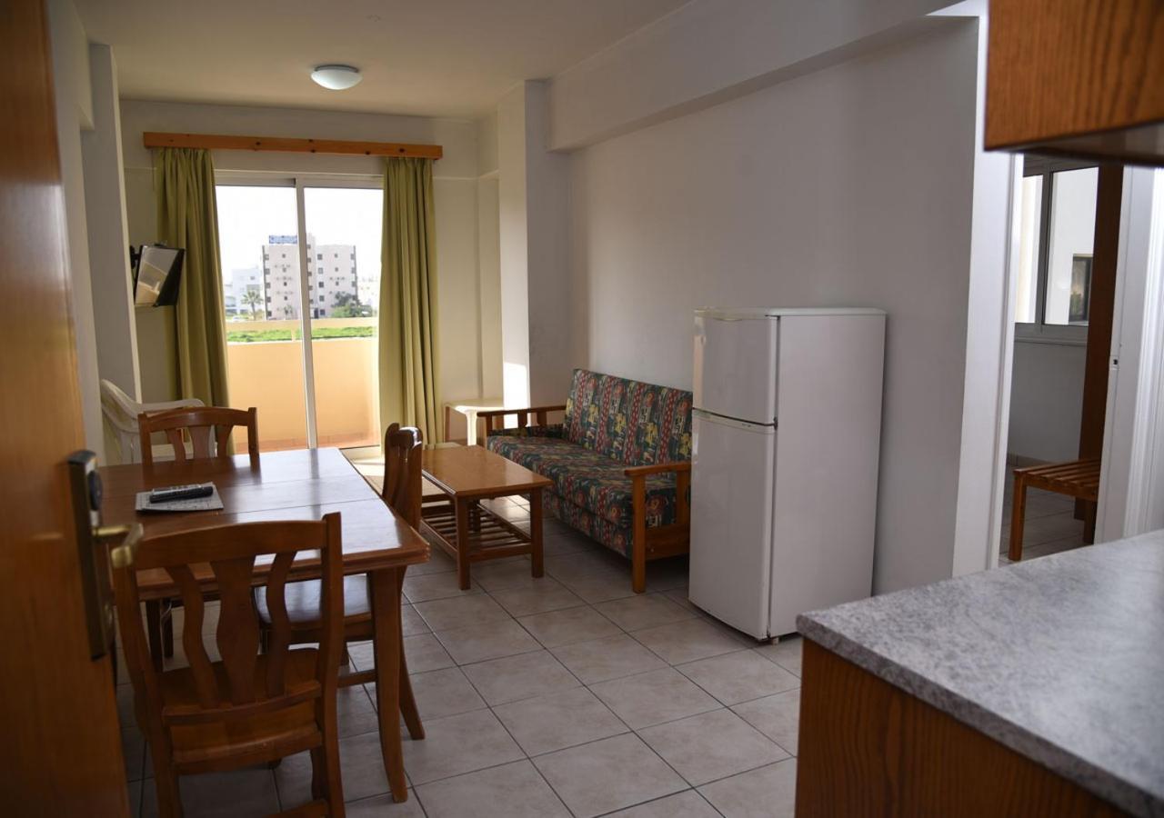 Elysso Apartments Ларнака Экстерьер фото
